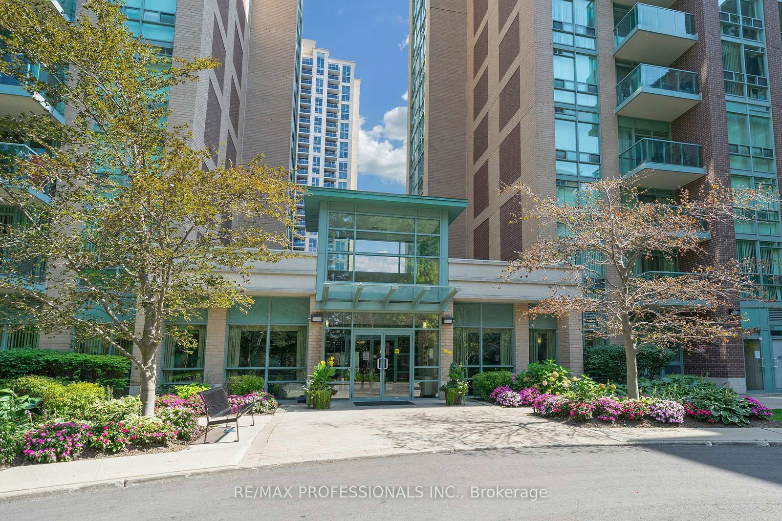 9 Michael Power Place • #402 • Toronto, ON photo 28