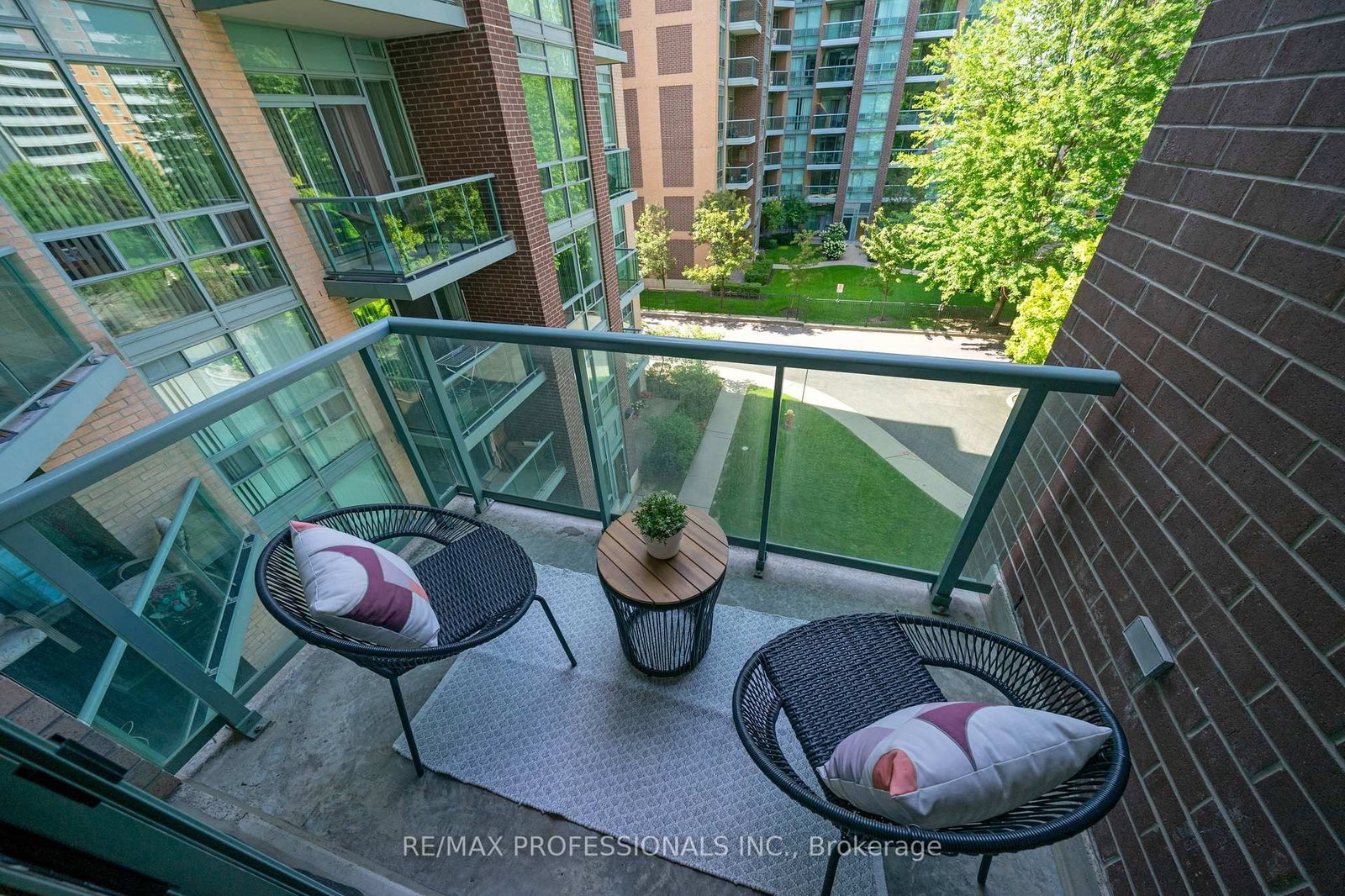 9 Michael Power Place • #402 • Toronto, ON photo 33