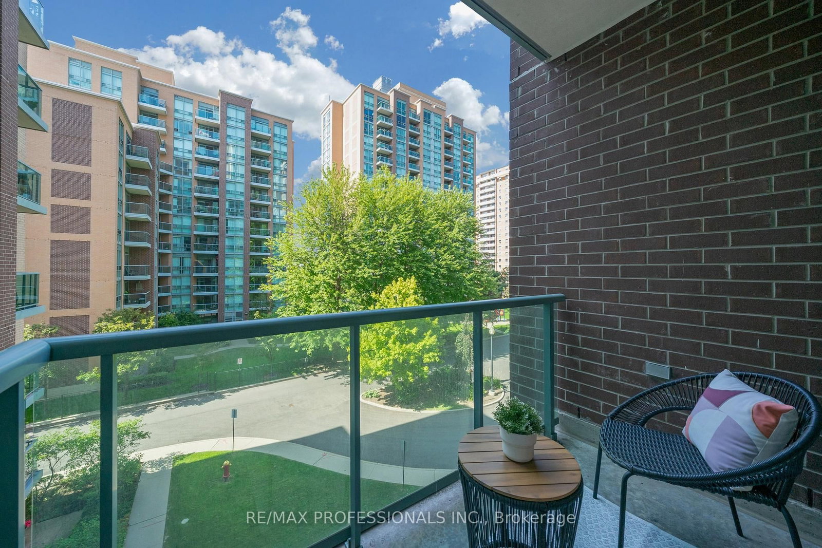 9 Michael Power Place • #402 • Toronto, ON photo 34