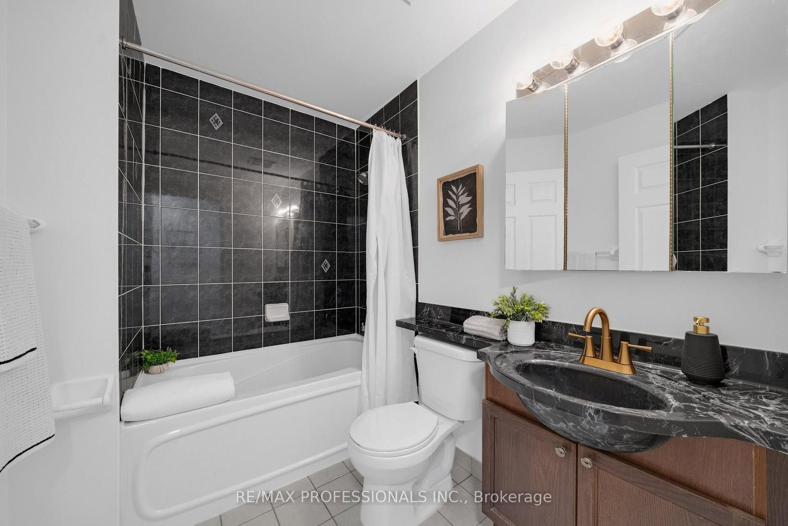 9 Michael Power Place • #402 • Toronto, ON photo 9