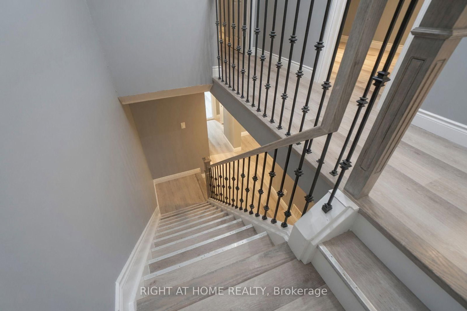 35 Chalfield Lane, Mississauga, view 25