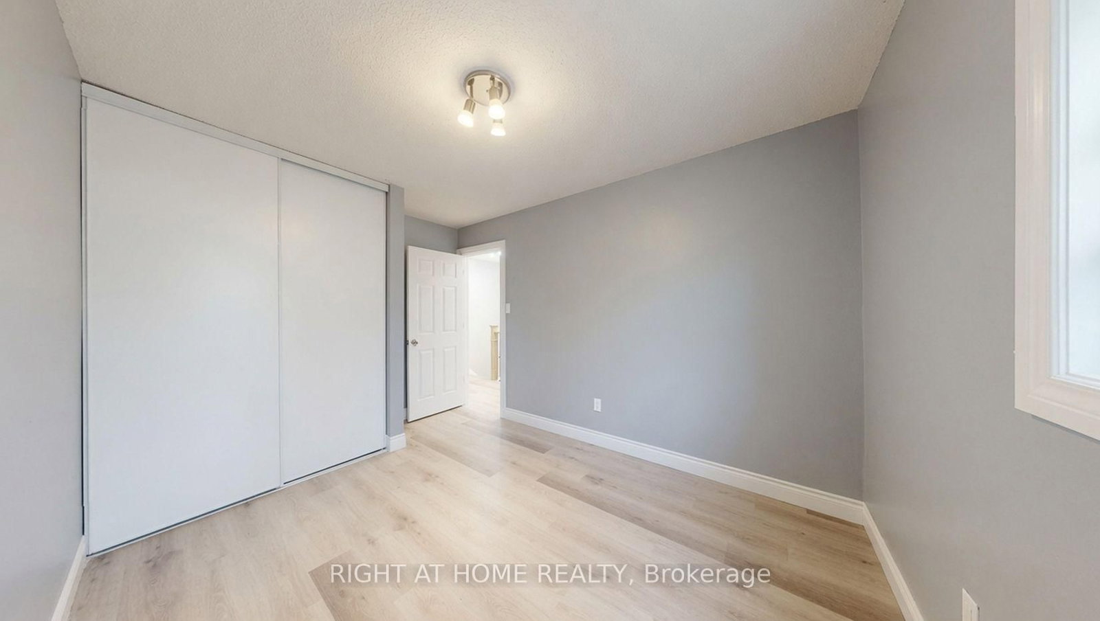 35 Chalfield Lane, Mississauga, view 34