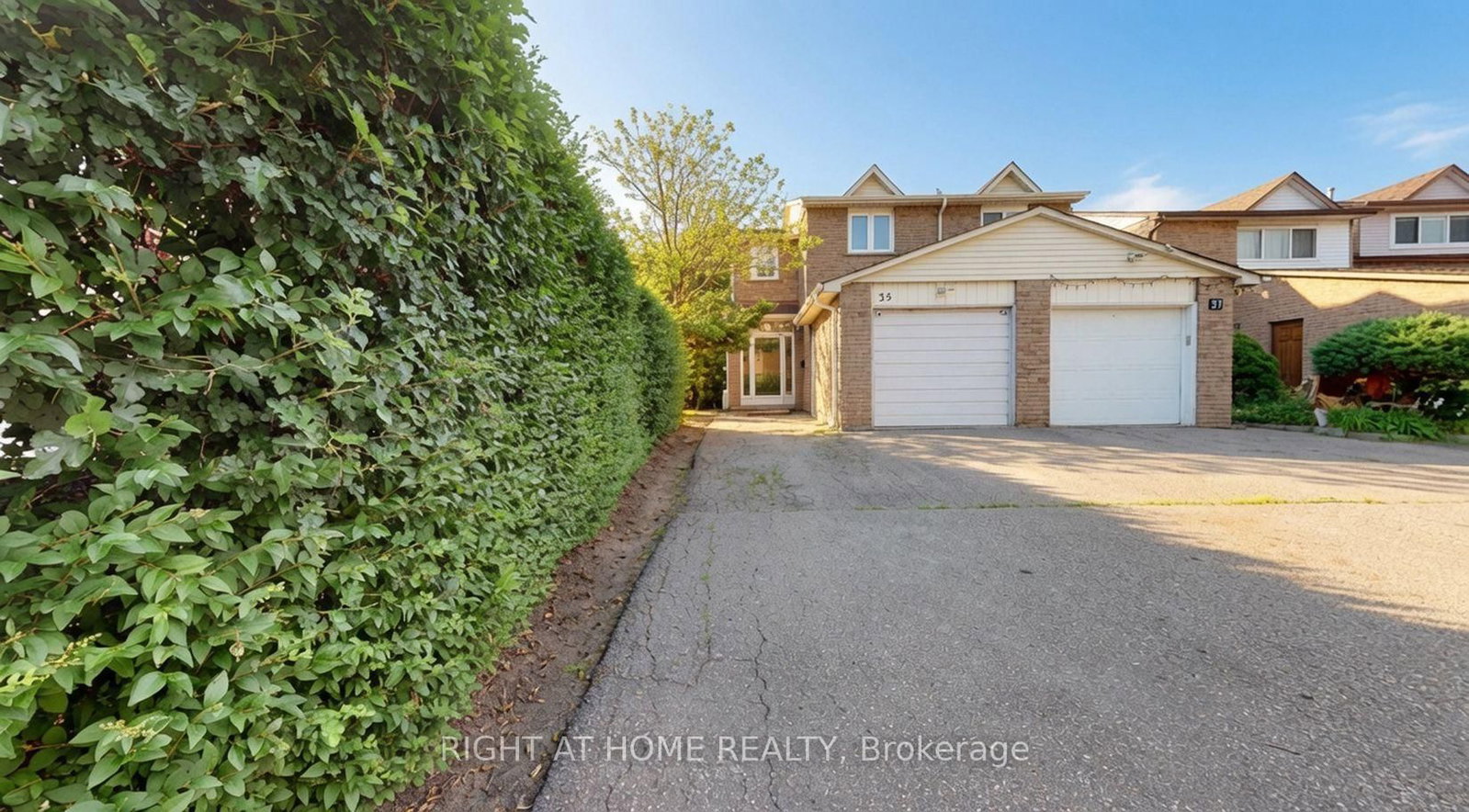 35 Chalfield Lane, Mississauga, view 4