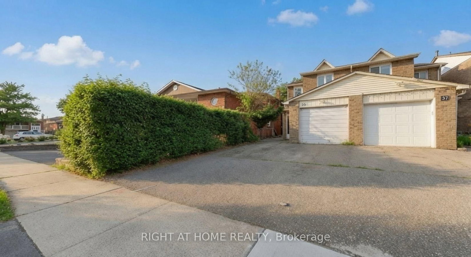 35 Chalfield Lane, Mississauga, view 5