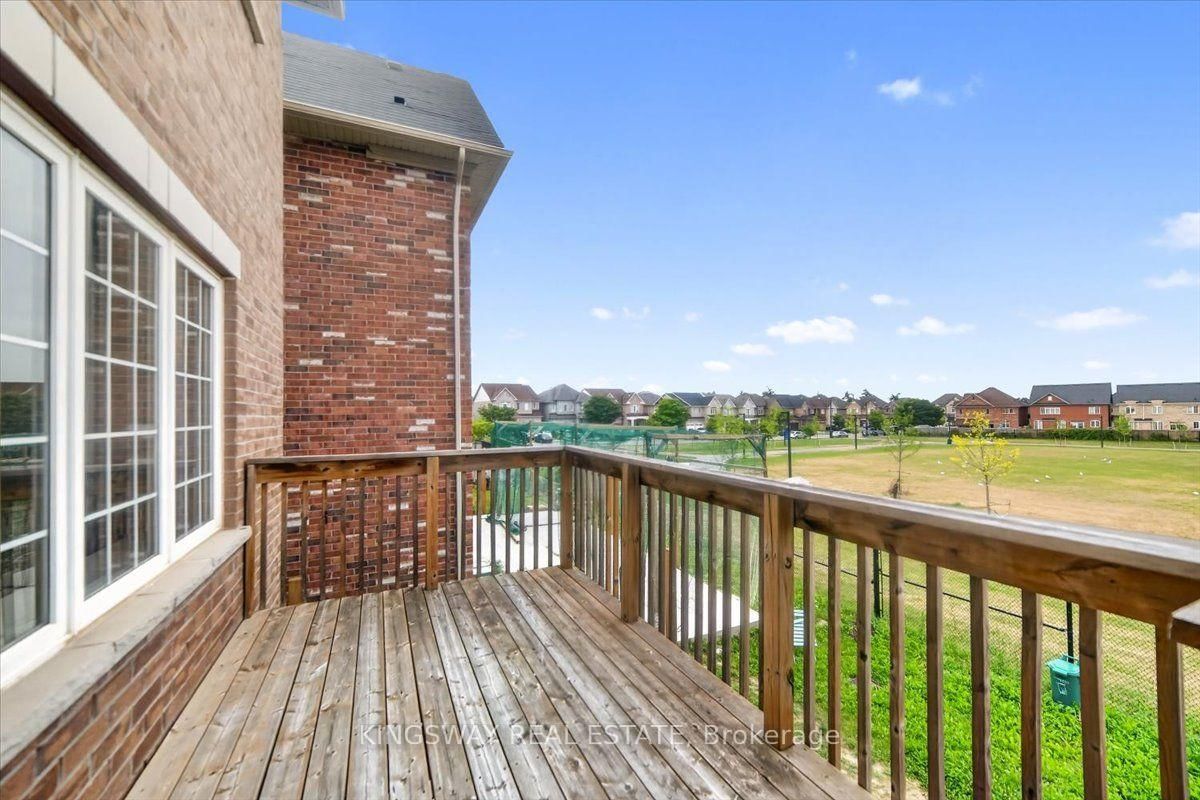 8 Monkton Circle • Brampton, ON photo 18
