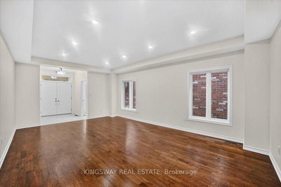 8 Monkton Circle • Brampton, ON photo 6