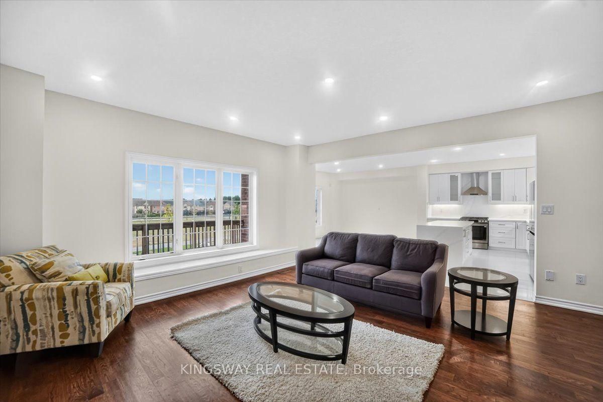 8 Monkton Circle • Brampton, ON photo 8