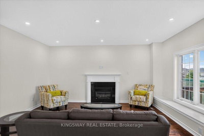 8 Monkton Circle • Brampton, ON photo 9
