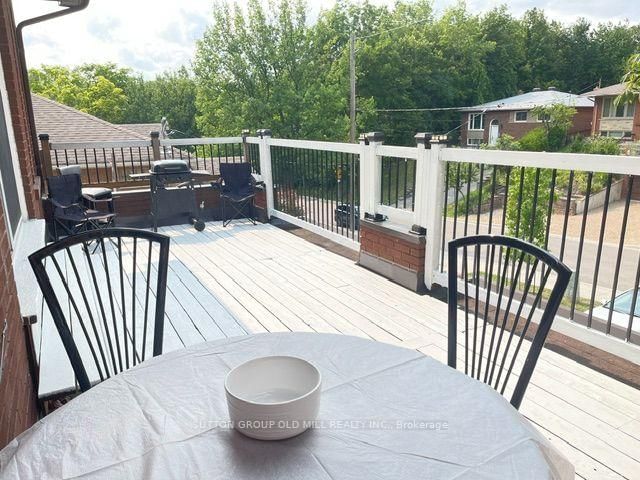 19 Cardell Avenue • Toronto, ON photo 13