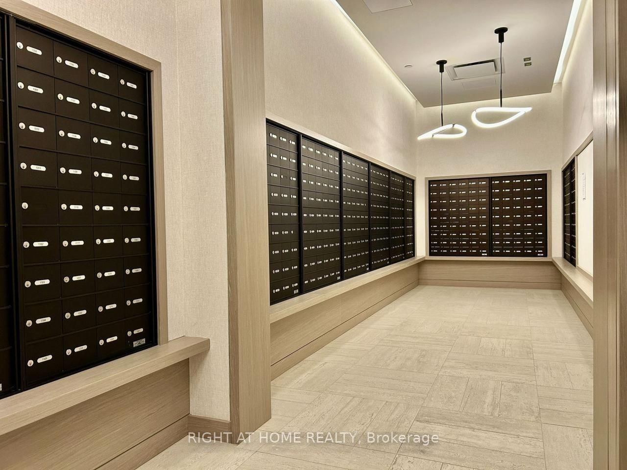 1507-4015 The Exchange, Mississauga, view 6