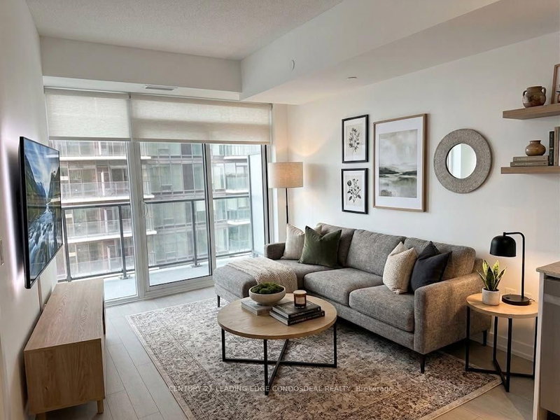 1605 - 4010 Eglinton Avenue W