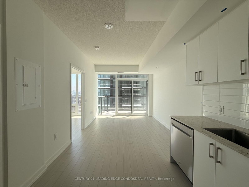 1605 - 4010 Eglinton Avenue W