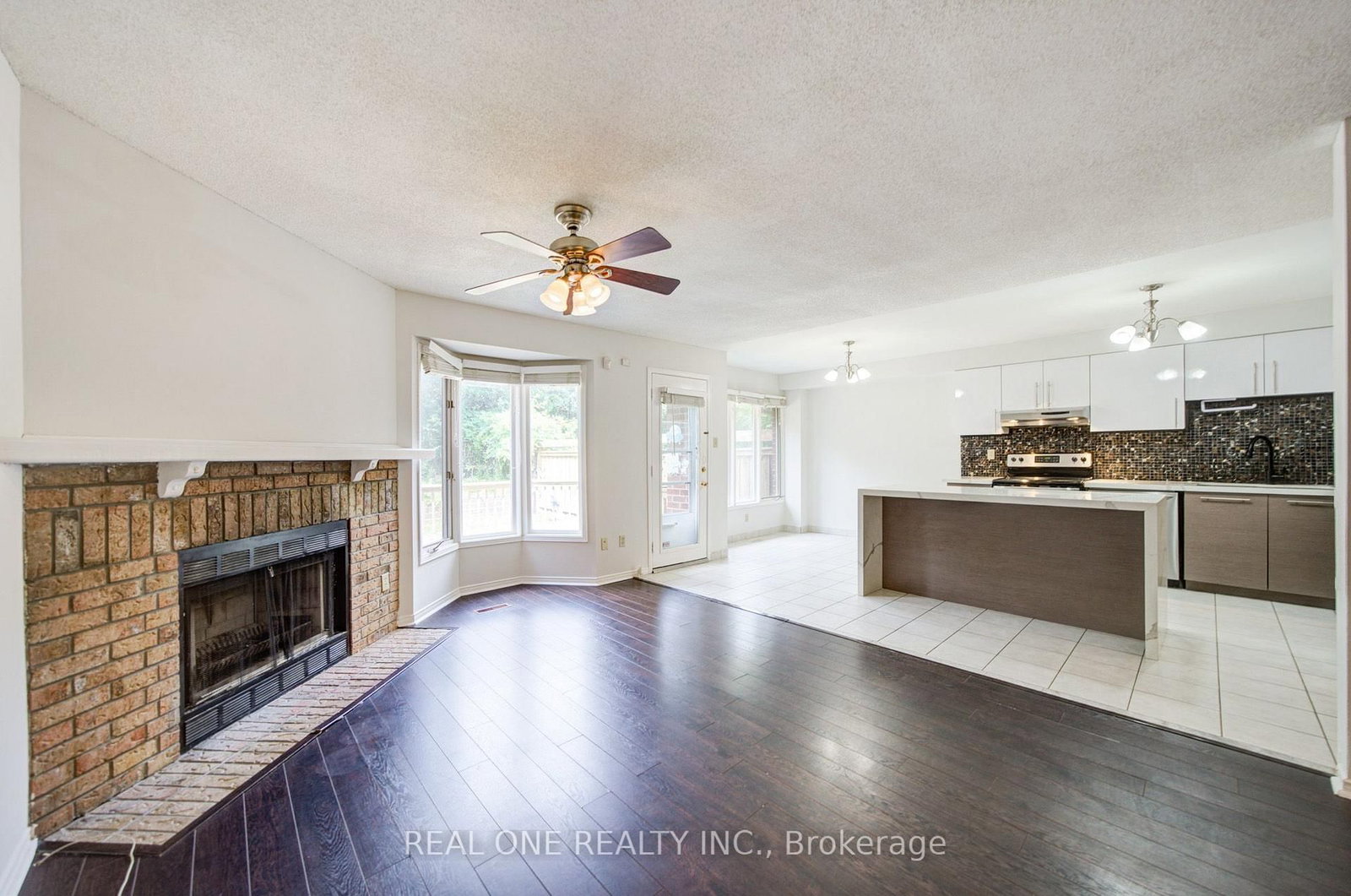 2593 Addingham Crescent • Oakville, ON photo 8