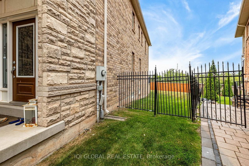 2395 Lyndhurst Drive