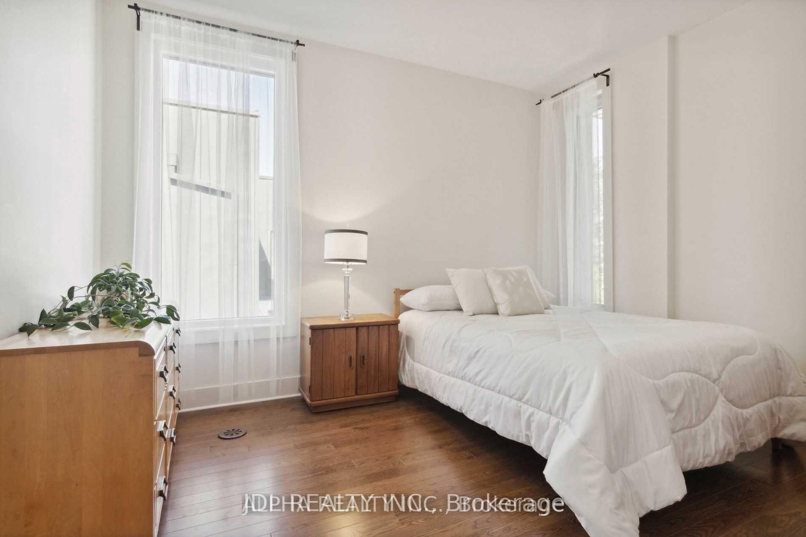 1436 Haig Blvd, Mississauga, view 29
