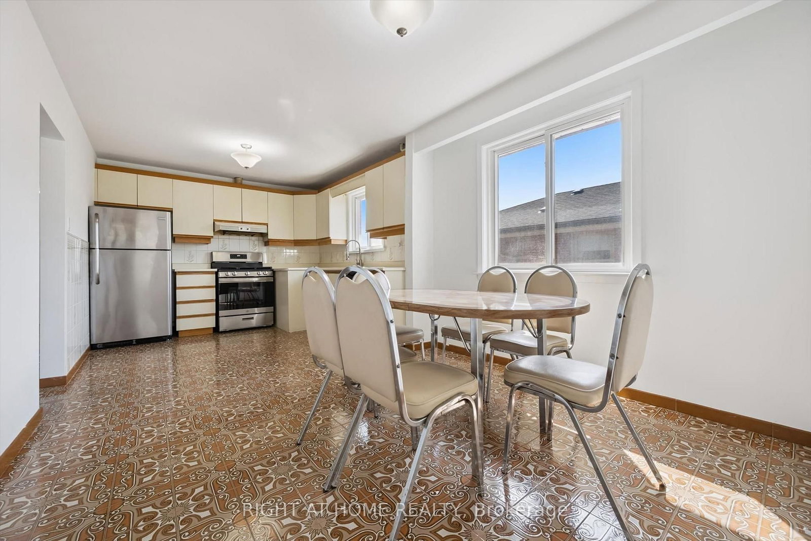 27 Jocada Road • Toronto, ON photo 10