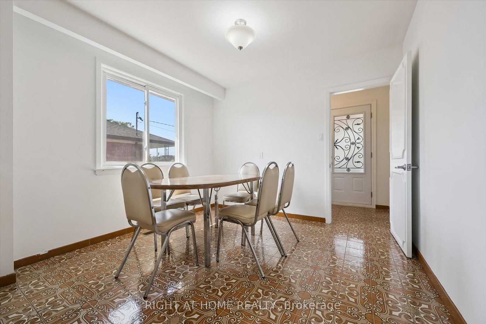 27 Jocada Road • Toronto, ON photo 11