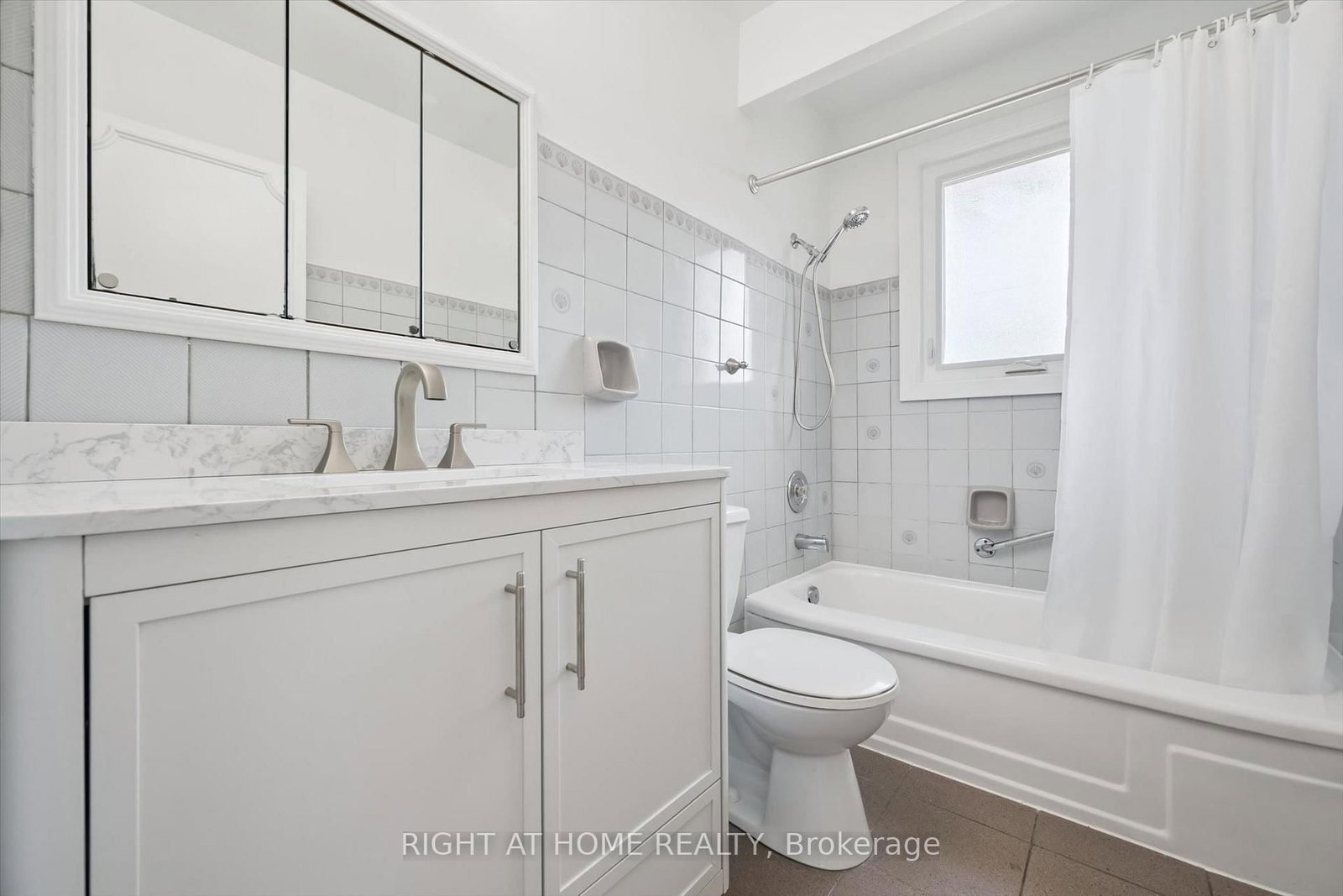 27 Jocada Road • Toronto, ON photo 15