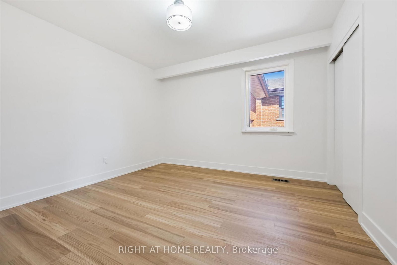 27 Jocada Road • Toronto, ON photo 16
