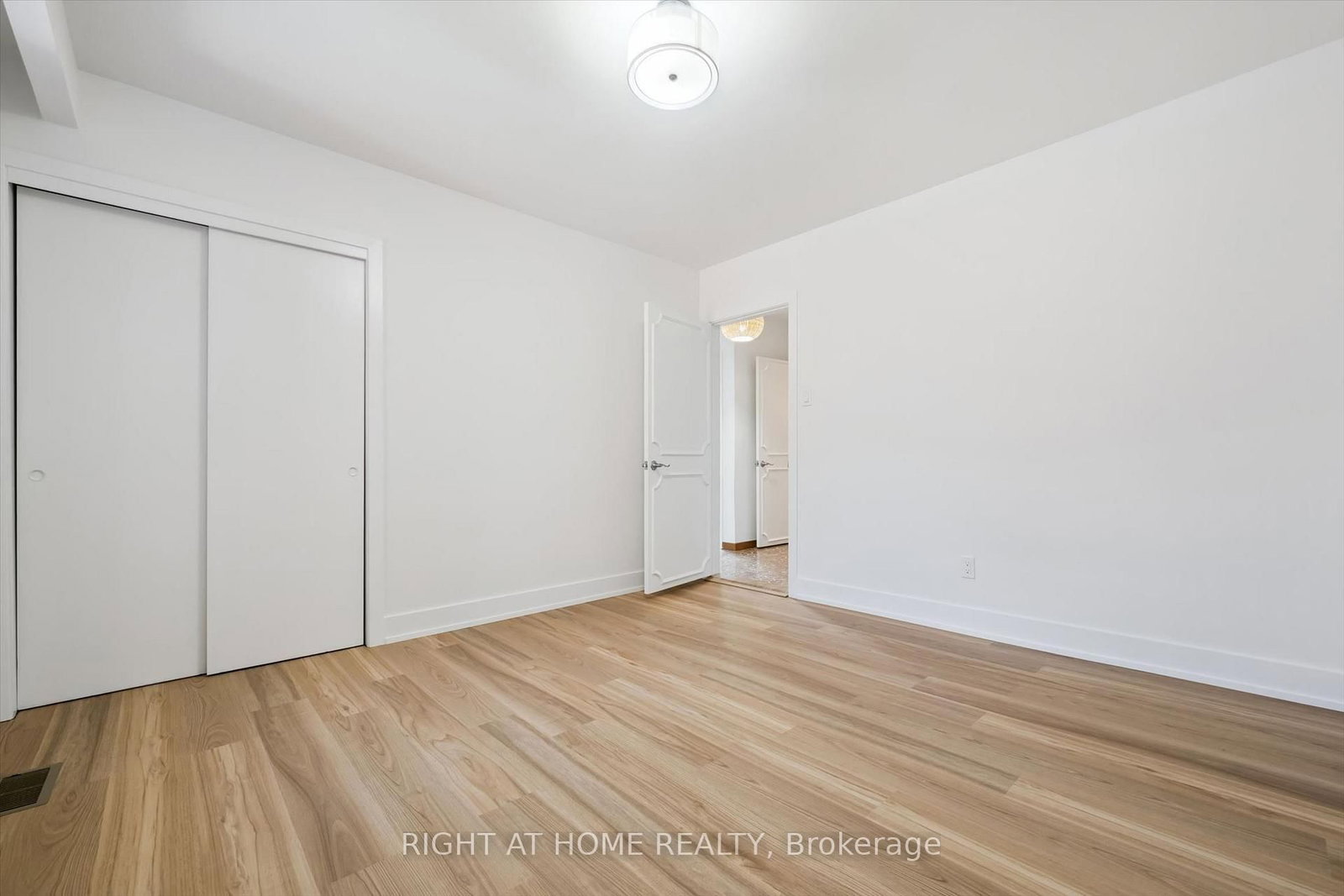 27 Jocada Road • Toronto, ON photo 17