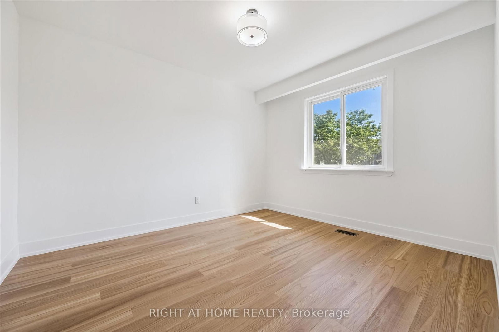27 Jocada Road • Toronto, ON photo 18