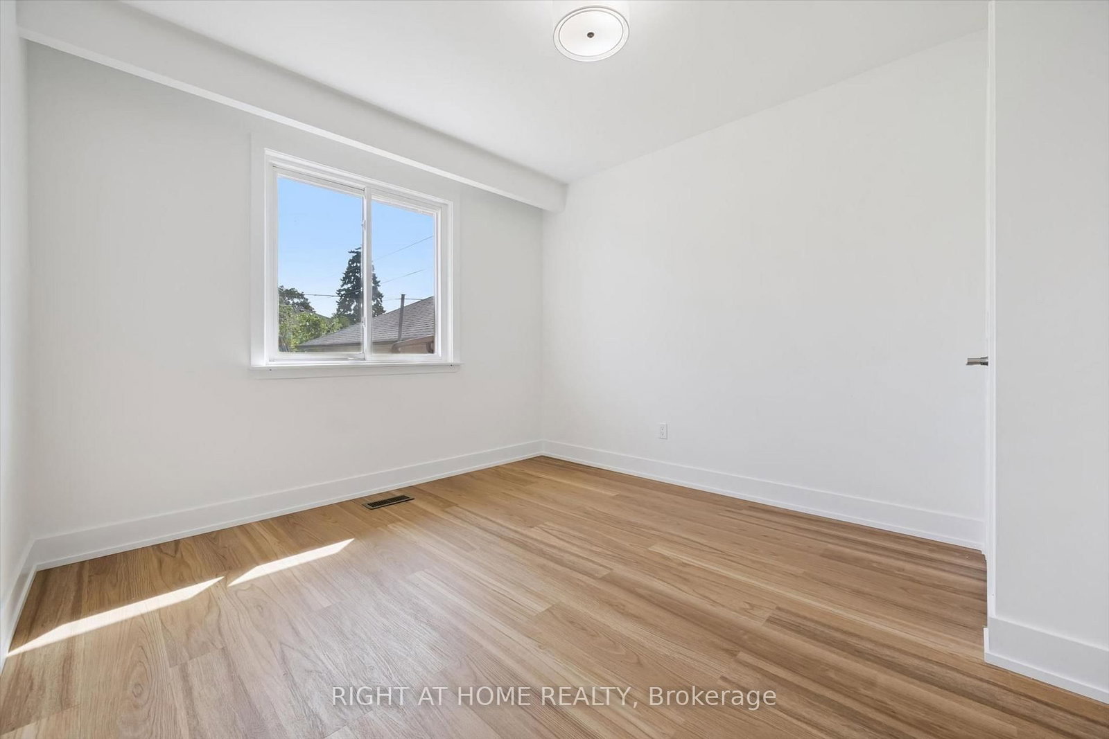 27 Jocada Road • Toronto, ON photo 20