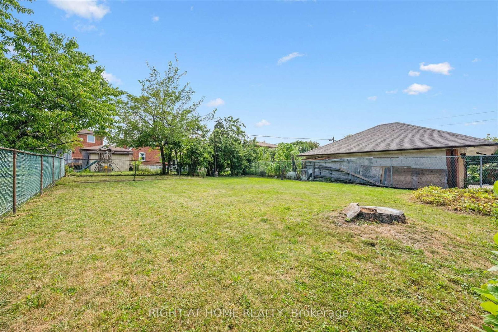 27 Jocada Road • Toronto, ON photo 34
