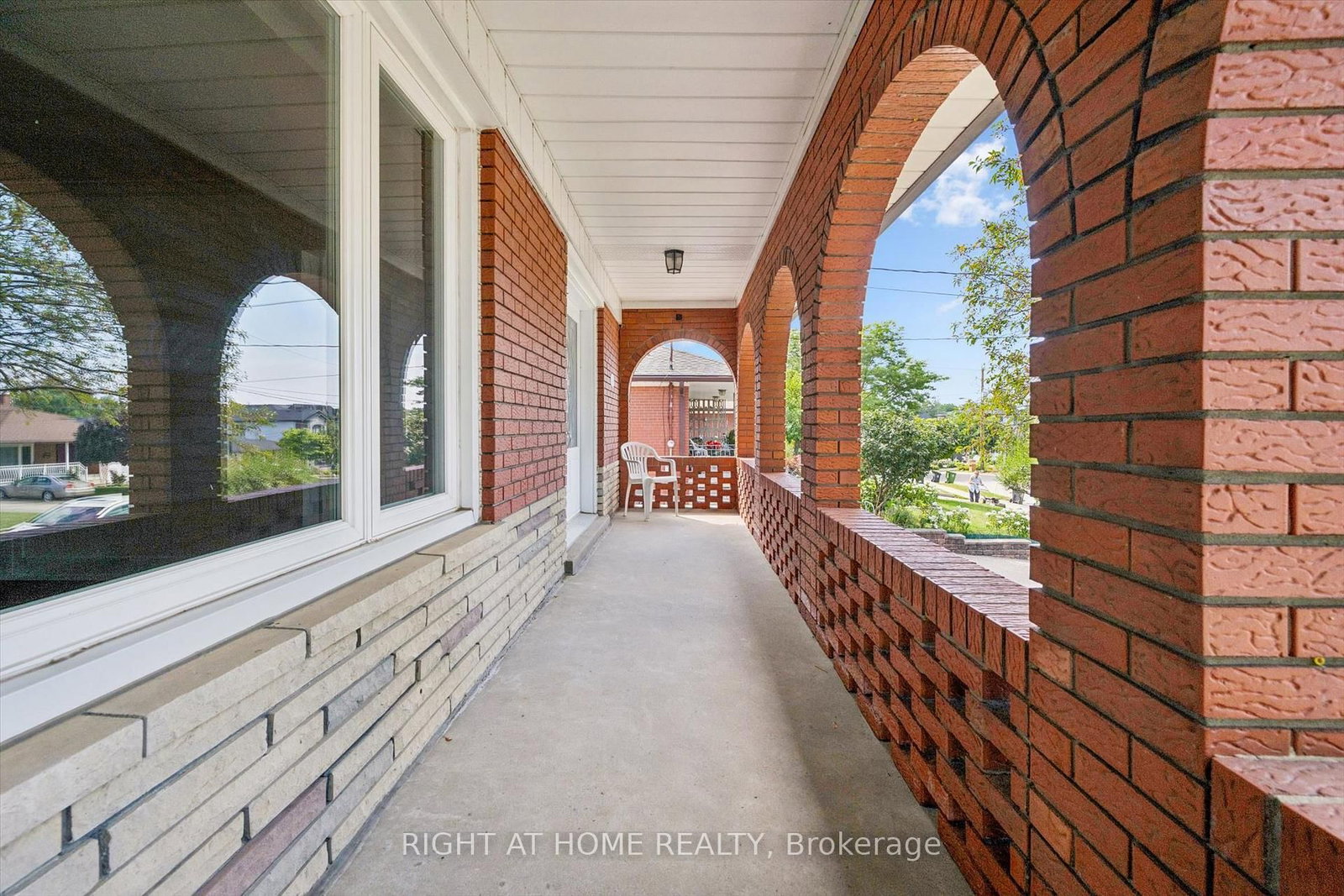 27 Jocada Road • Toronto, ON photo 4