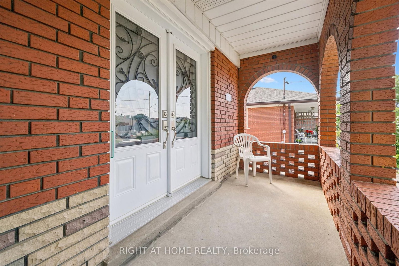 27 Jocada Road • Toronto, ON photo 5