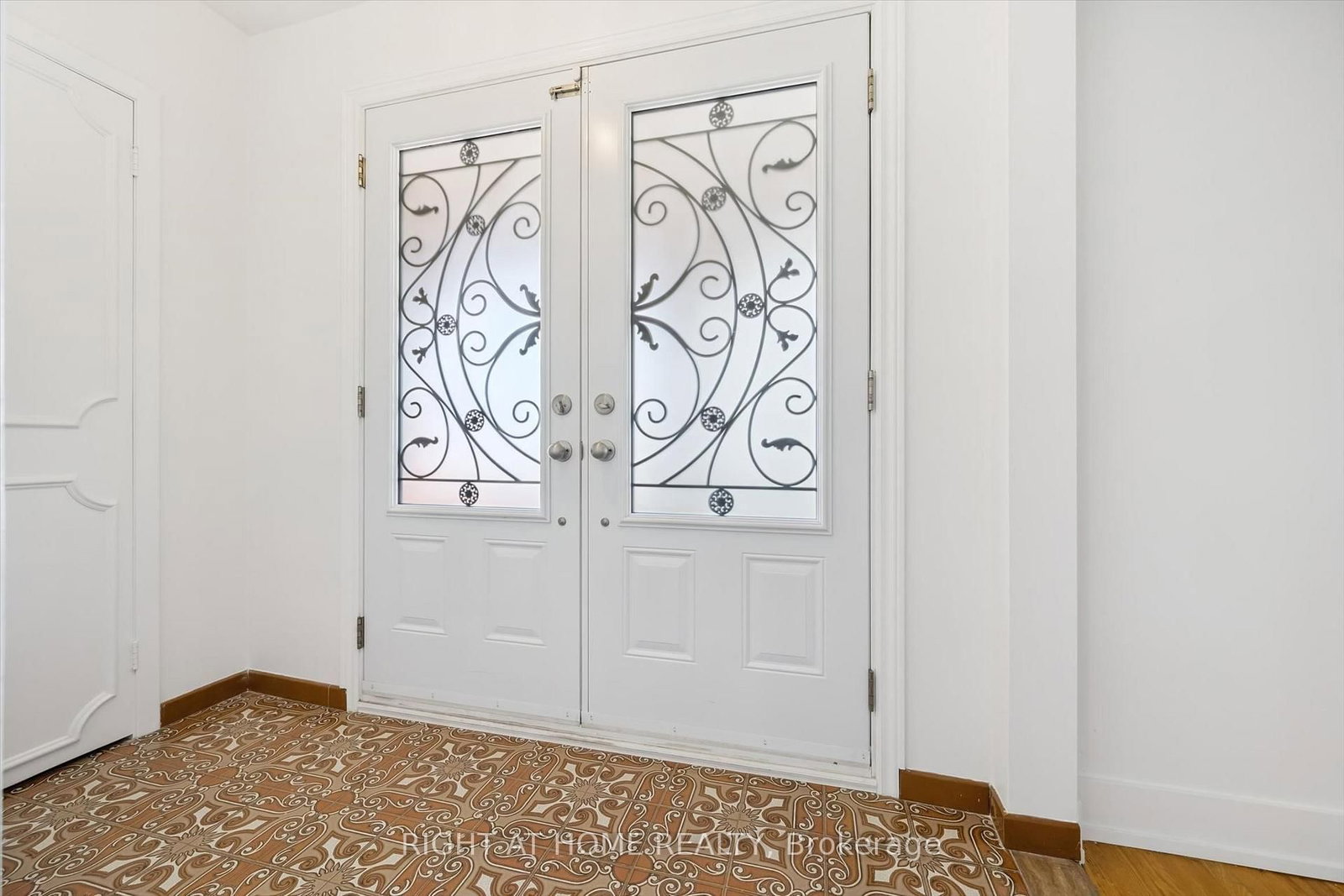 27 Jocada Road • Toronto, ON photo 6
