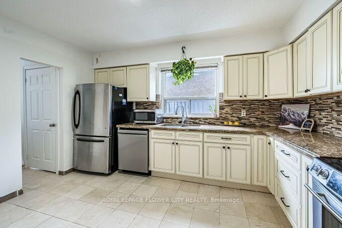 3 Clayhall Crescent • Toronto, ON photo 14