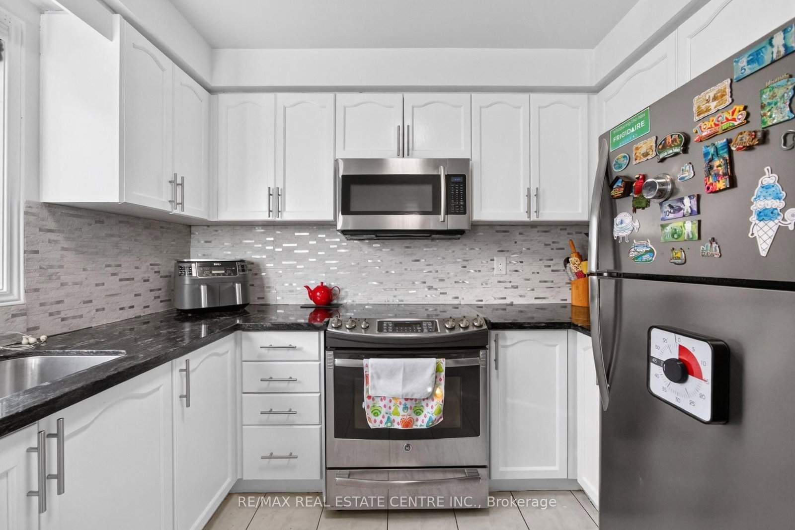 8 Flatlands Way • Brampton, ON photo 10