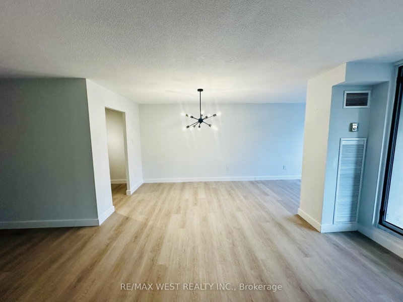 211 - 75 Emmett Avenue