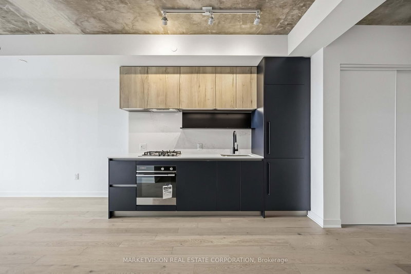 612 - 2625 Dundas Street W