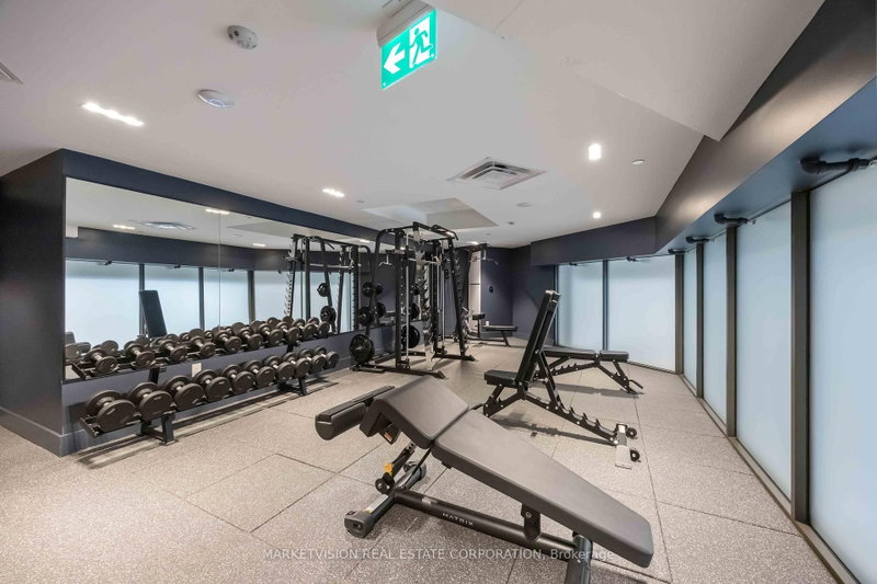 612 - 2625 Dundas Street W
