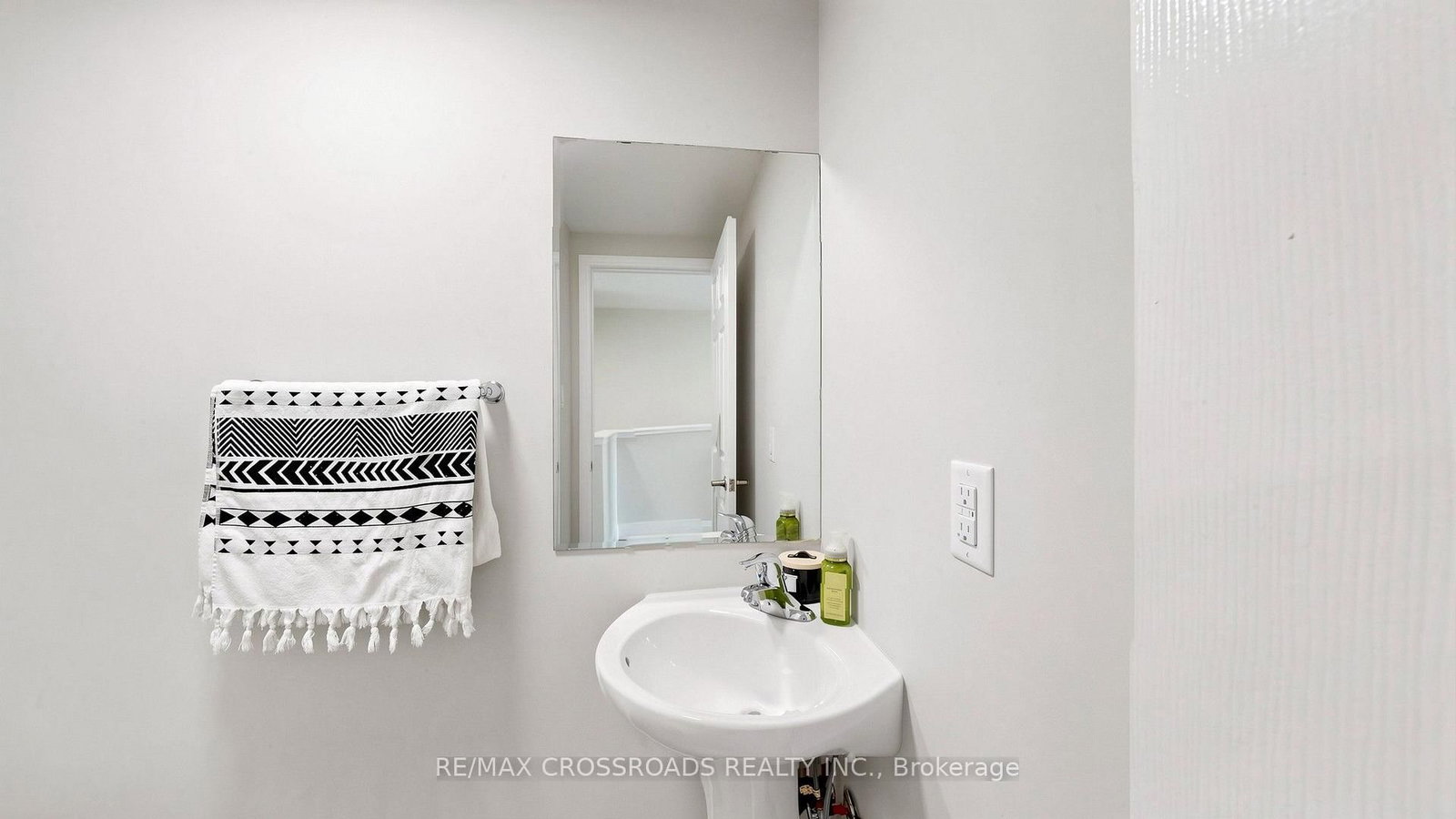 6020 Derry Road • Milton, ON photo 16