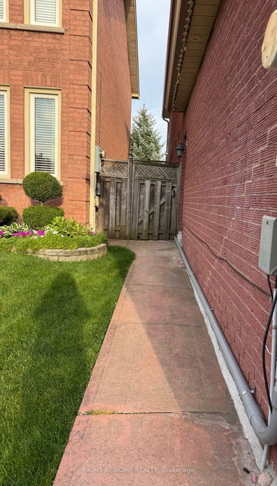 372 Winfield Terr - Photo 1
