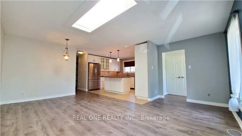 #upper - 133 McCraney Street, Oakville 5