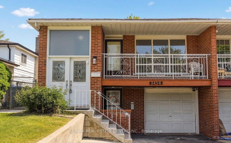 Lower Level - 3454 Oakglade Crescent