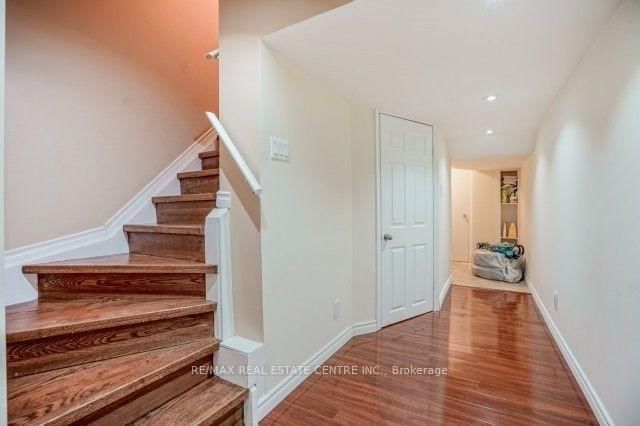 28 Stephanie Avenue, Brampton 4