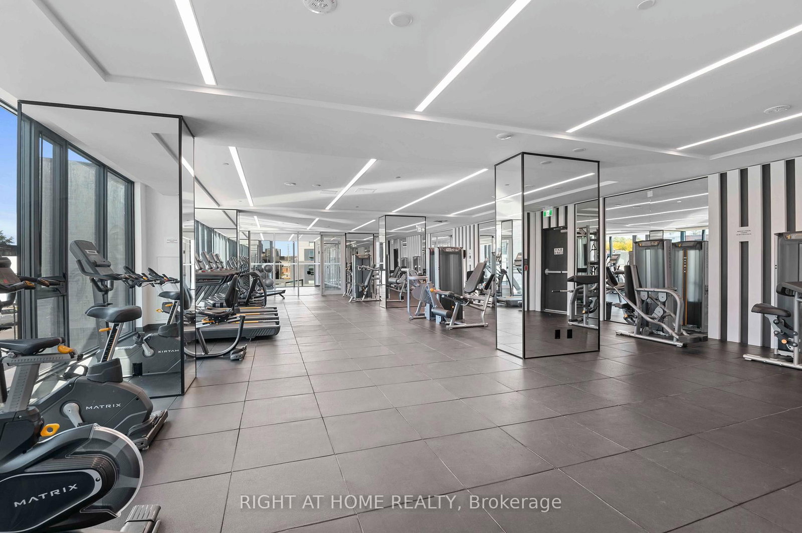 220 Missinnihe Way • #403 • Mississauga, ON photo 10