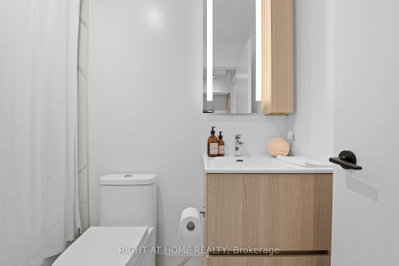 220 Missinnihe Way • #403 • Mississauga, ON photo 4