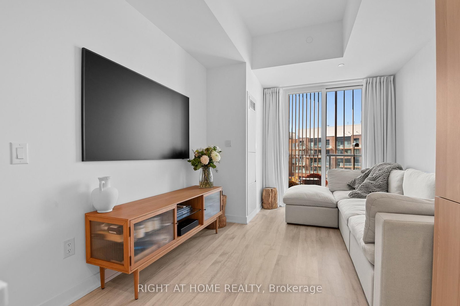220 Missinnihe Way • #403 • Mississauga, ON photo 5