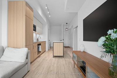220 Missinnihe Way • #403 • Mississauga, ON photo 6