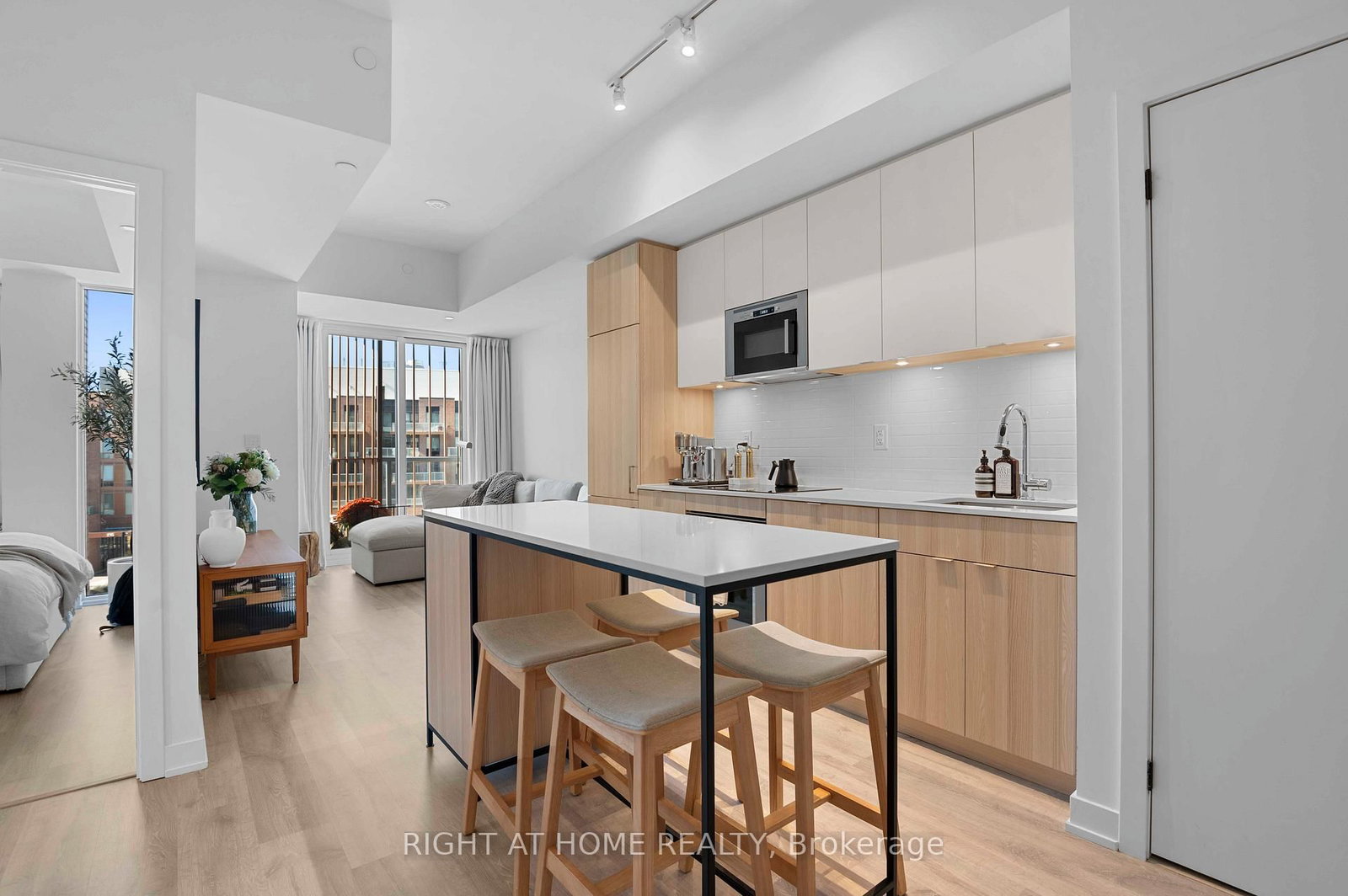 220 Missinnihe Way • #403 • Mississauga, ON photo 7