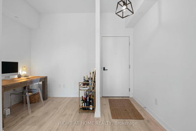 220 Missinnihe Way • #403 • Mississauga, ON photo 8