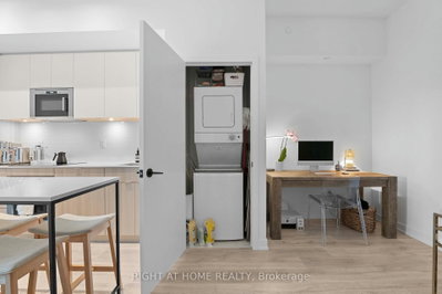 220 Missinnihe Way • #403 • Mississauga, ON photo 9