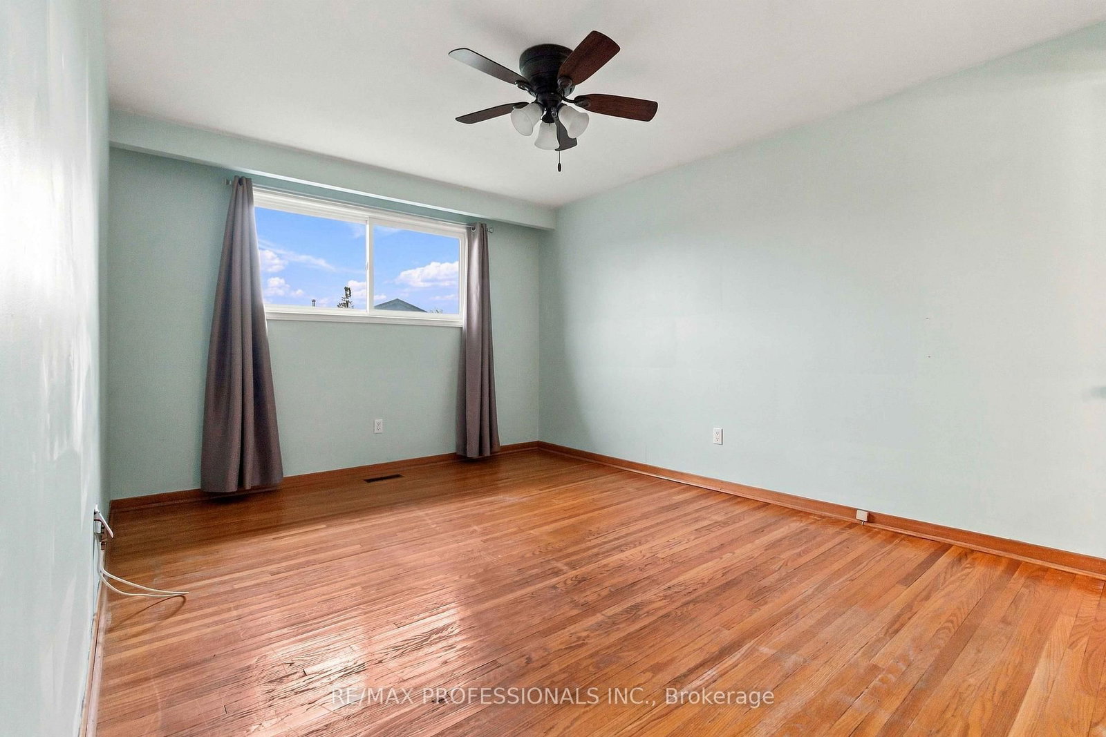 7449 Pickfair Drive • Mississauga, ON photo 14