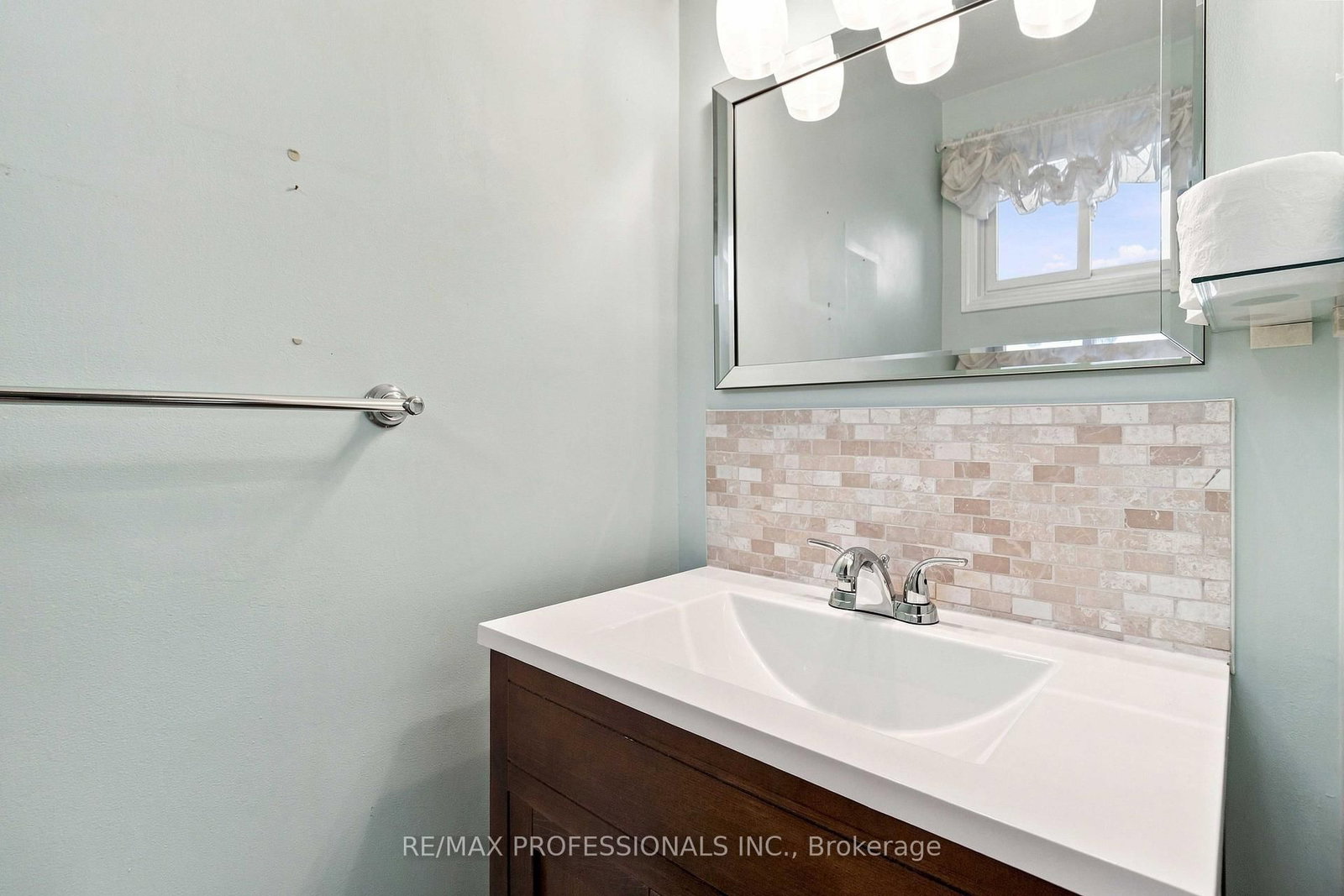 7449 Pickfair Drive • Mississauga, ON photo 15