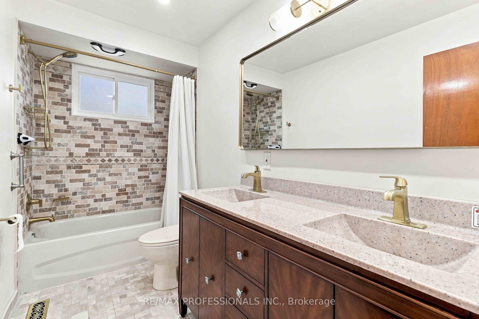 7449 Pickfair Drive • Mississauga, ON photo 22